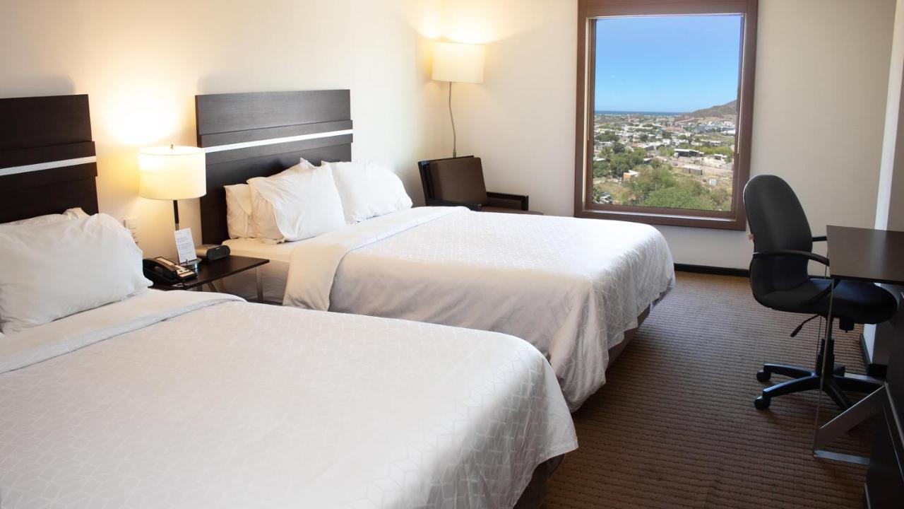 ฮอลิเดย์อินน์ เอ็กซ์เพรส ไกวมัส Guaymas ภายนอก รูปภาพ A typical room at the Best Western Premier Executive Residency