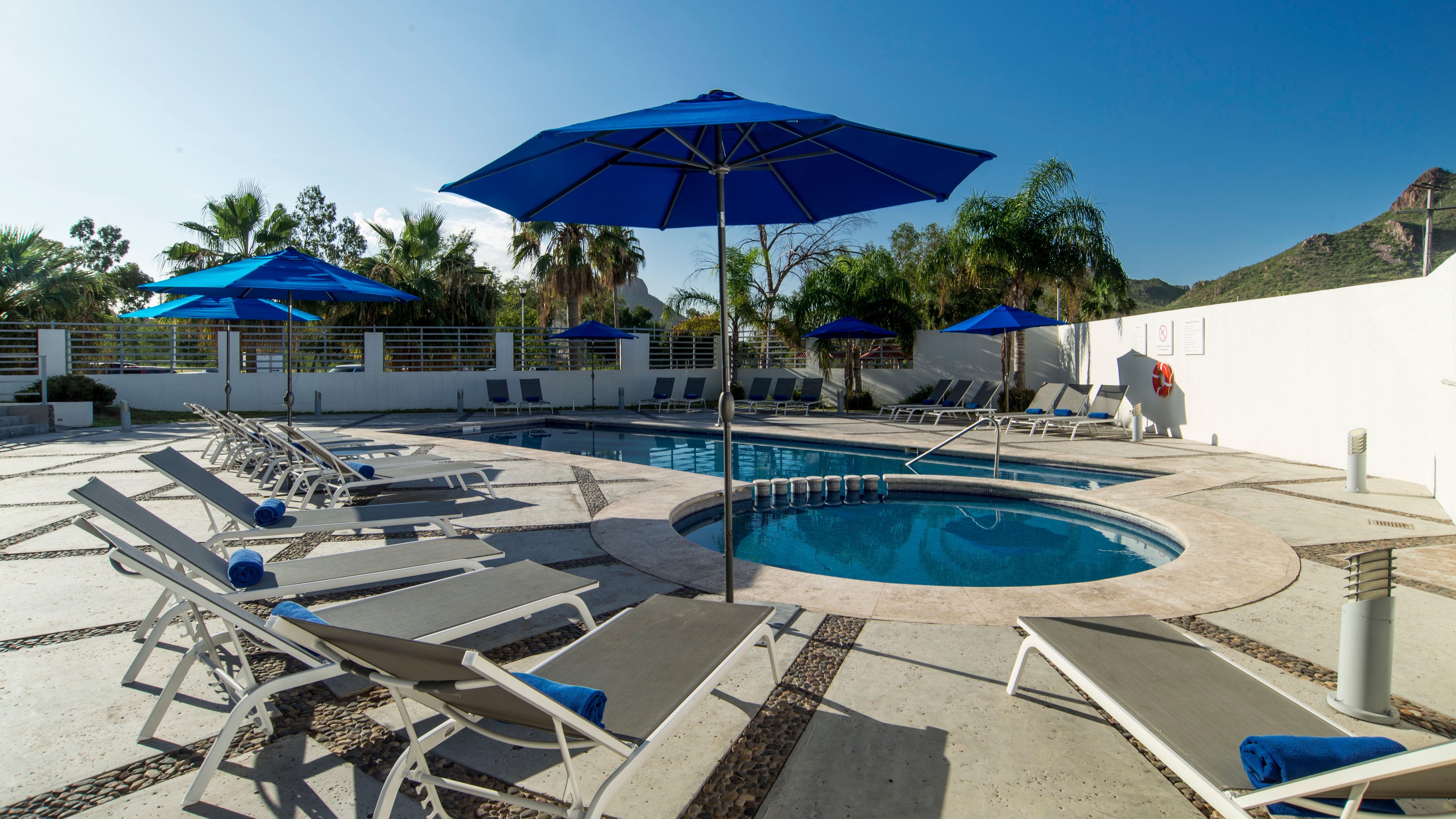 ฮอลิเดย์อินน์ เอ็กซ์เพรส ไกวมัส Guaymas ภายนอก รูปภาพ Hotel's pool