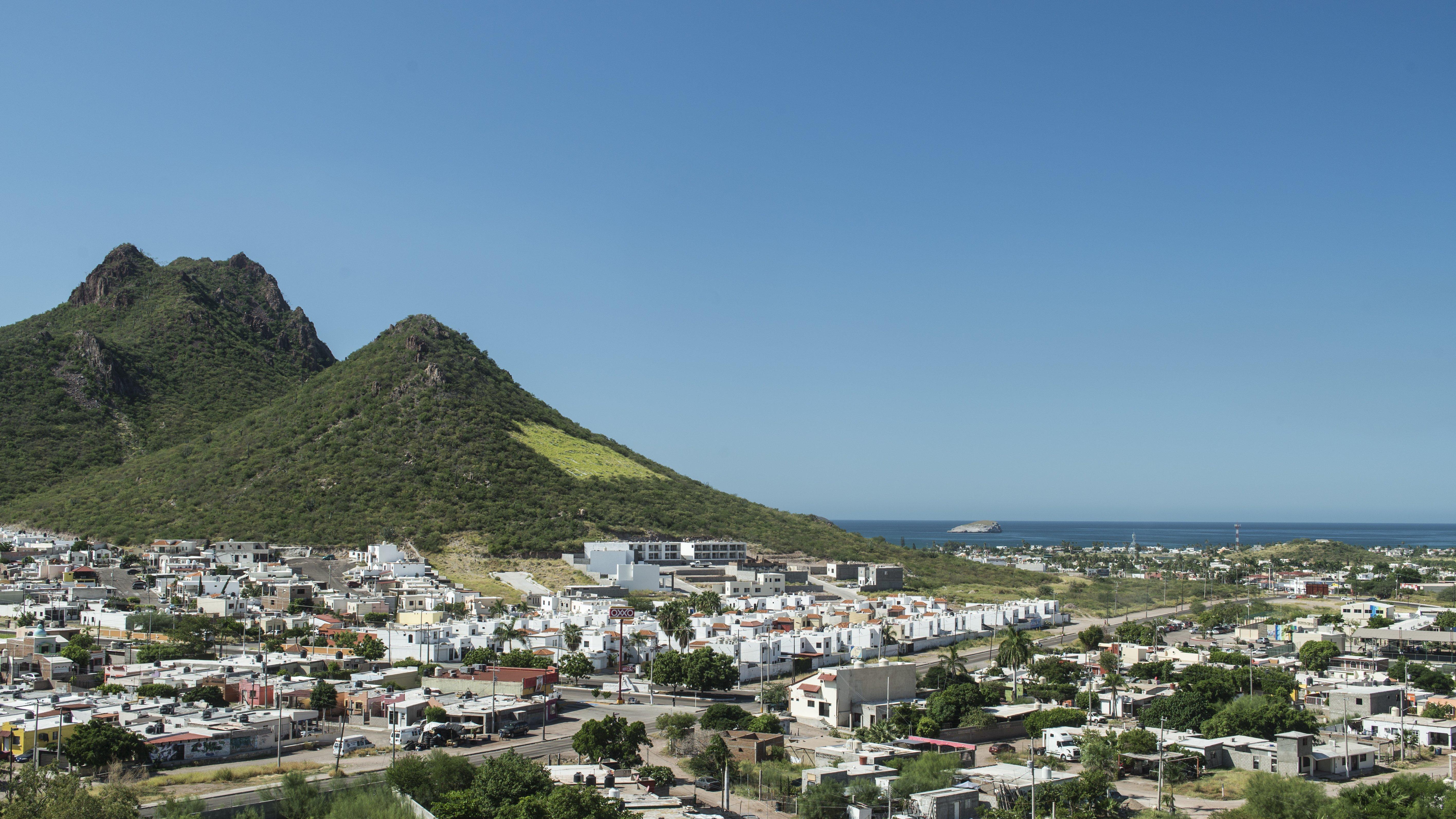 ฮอลิเดย์อินน์ เอ็กซ์เพรส ไกวมัส Guaymas ภายนอก รูปภาพ View of La Paz
