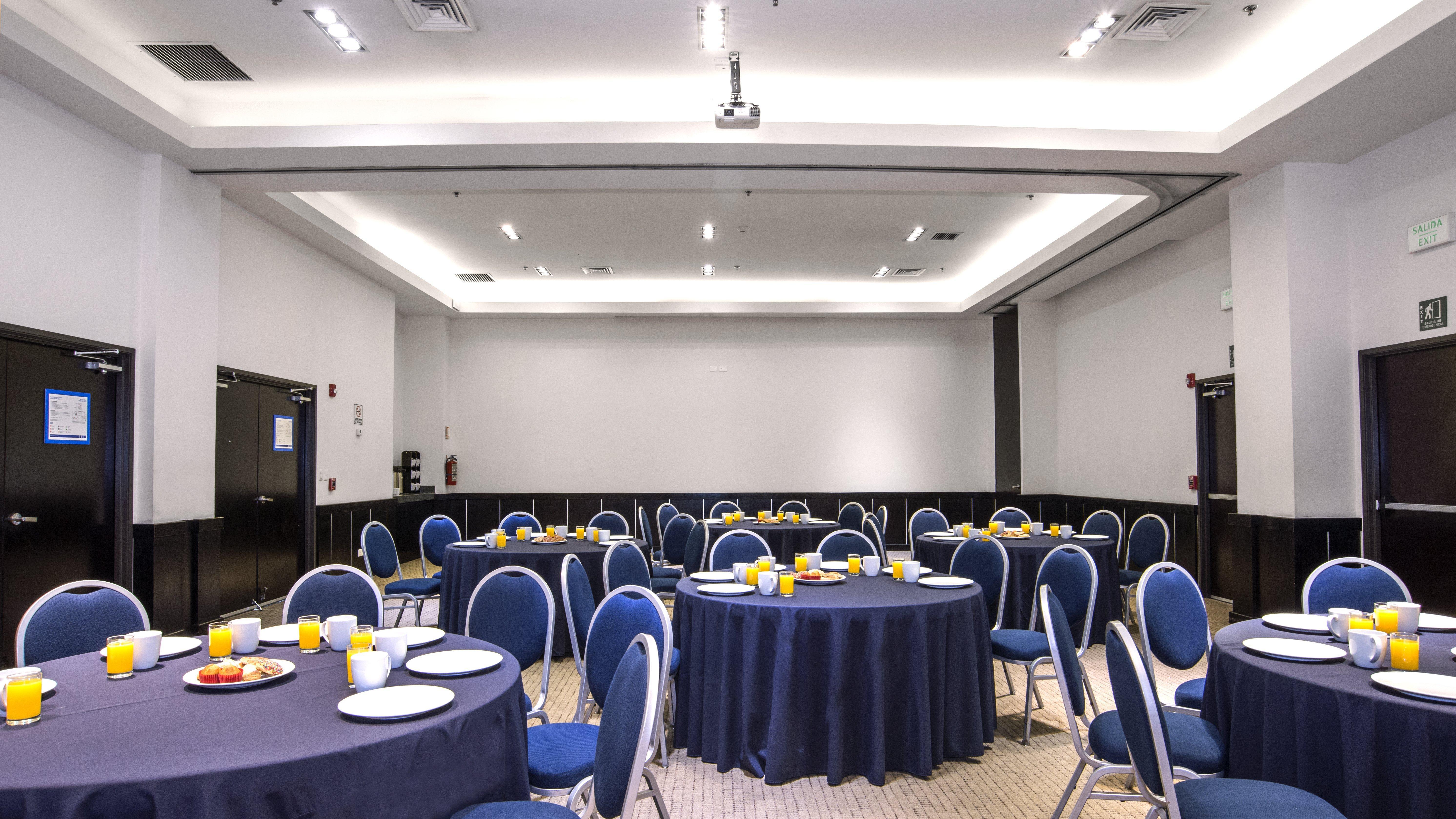 ฮอลิเดย์อินน์ เอ็กซ์เพรส ไกวมัส Guaymas ภายนอก รูปภาพ A typical meeting room