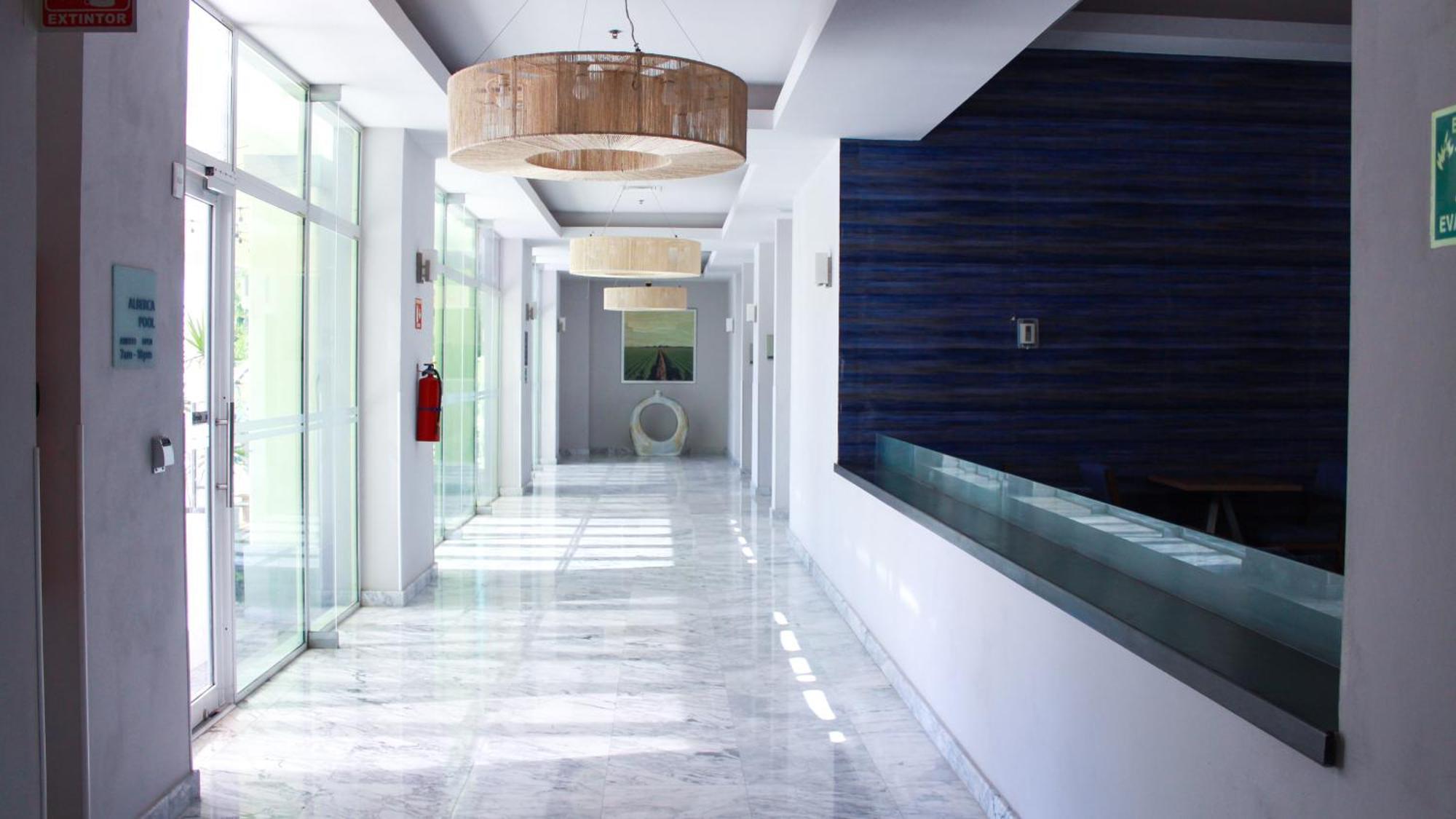 ฮอลิเดย์อินน์ เอ็กซ์เพรส ไกวมัส Guaymas ภายนอก รูปภาพ Interior of the hotel