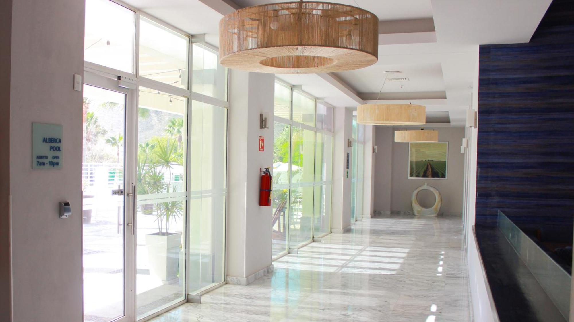 ฮอลิเดย์อินน์ เอ็กซ์เพรส ไกวมัส Guaymas ภายนอก รูปภาพ Interior of the hotel