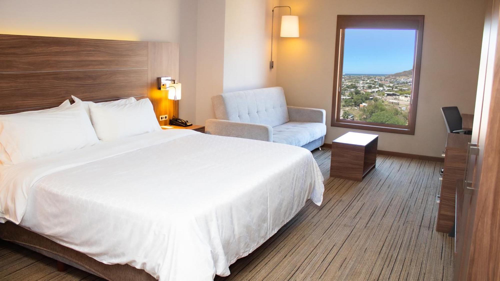 ฮอลิเดย์อินน์ เอ็กซ์เพรส ไกวมัส Guaymas ภายนอก รูปภาพ A typical room at the hotel